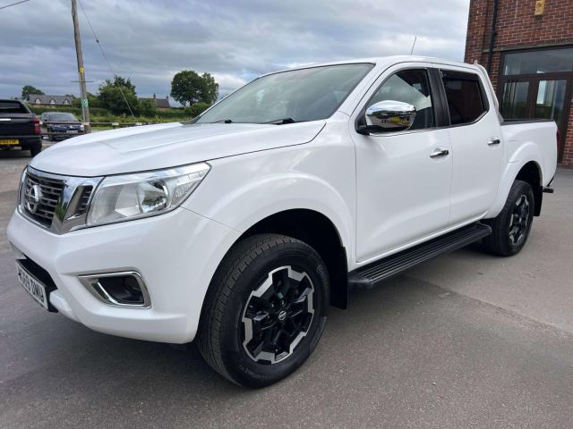 Nissan 2.3 dCi N-Connecta Pickup Double Cab 4dr Diesel Manual 4WD Euro 6 (s/s) (190 ps)